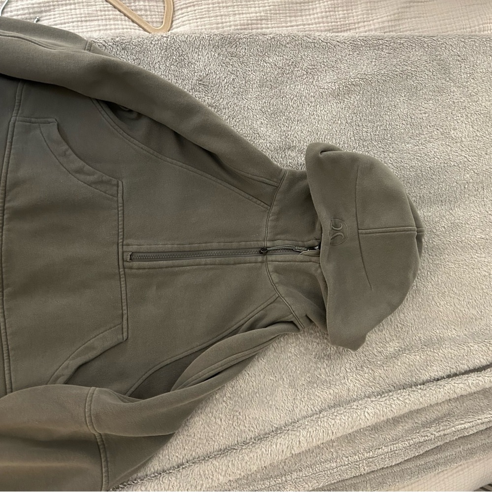 Lulu lemon scuba quarter zip in olive green